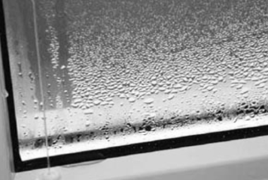 Пластиковые окна мешают естественной вентиляции, запотевание - следствие того, что теплый воздух не может выйти наружу